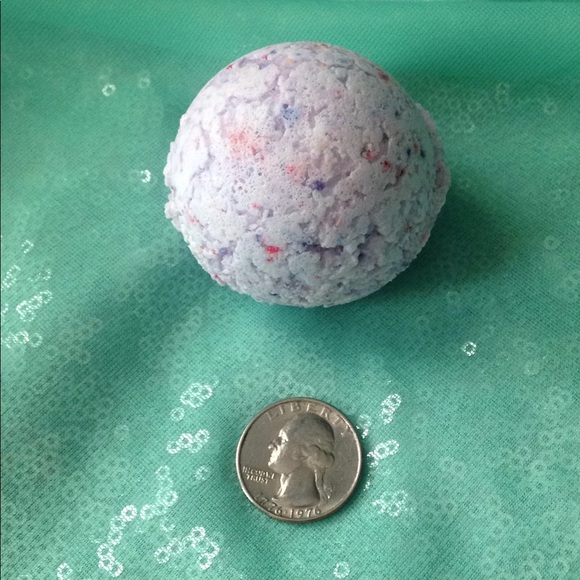 6pc Custom Handmade Medium Bath Bombs - Picture 2 of 6